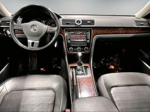 Used 2012 Volkswagen Passat 2.5 SEL FWD image 9