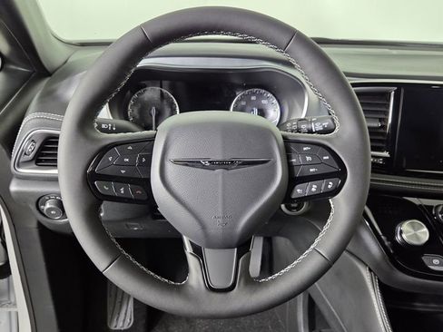 New 2026 Chrysler Pacifica Limited w/ S Appearance Package image 17