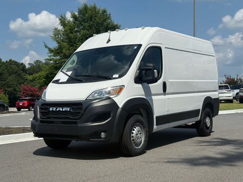 Used 2024 RAM ProMaster 2500 w/ Convenience Group FWD image 1