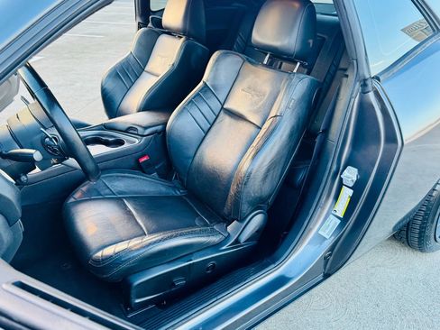 Used 2016 Dodge Challenger SRT w/ Technology Group image 29