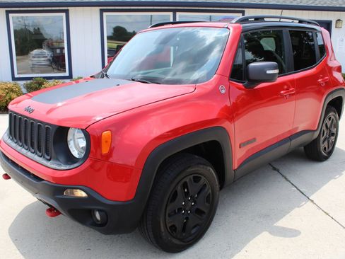 Used 2018 Jeep Renegade Trailhawk AWD/4WD image 28