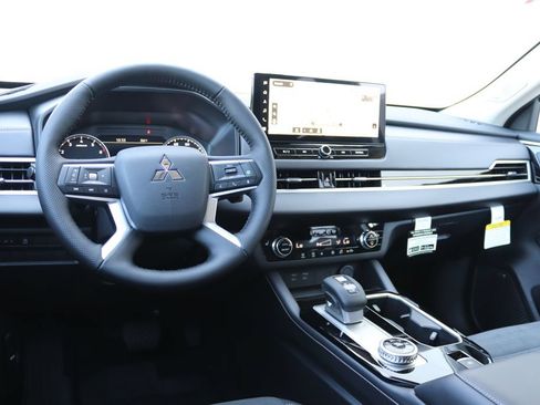 New 2026 Mitsubishi Outlander AWD image 3