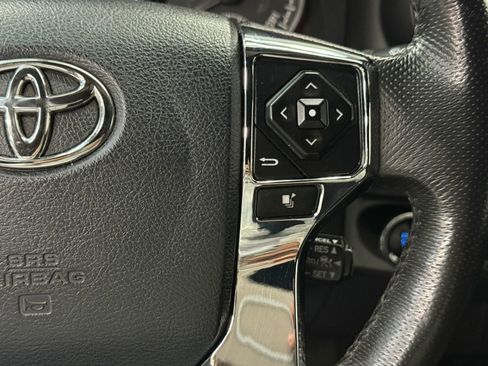 Used 2018 Toyota Tacoma TRD Sport image 26