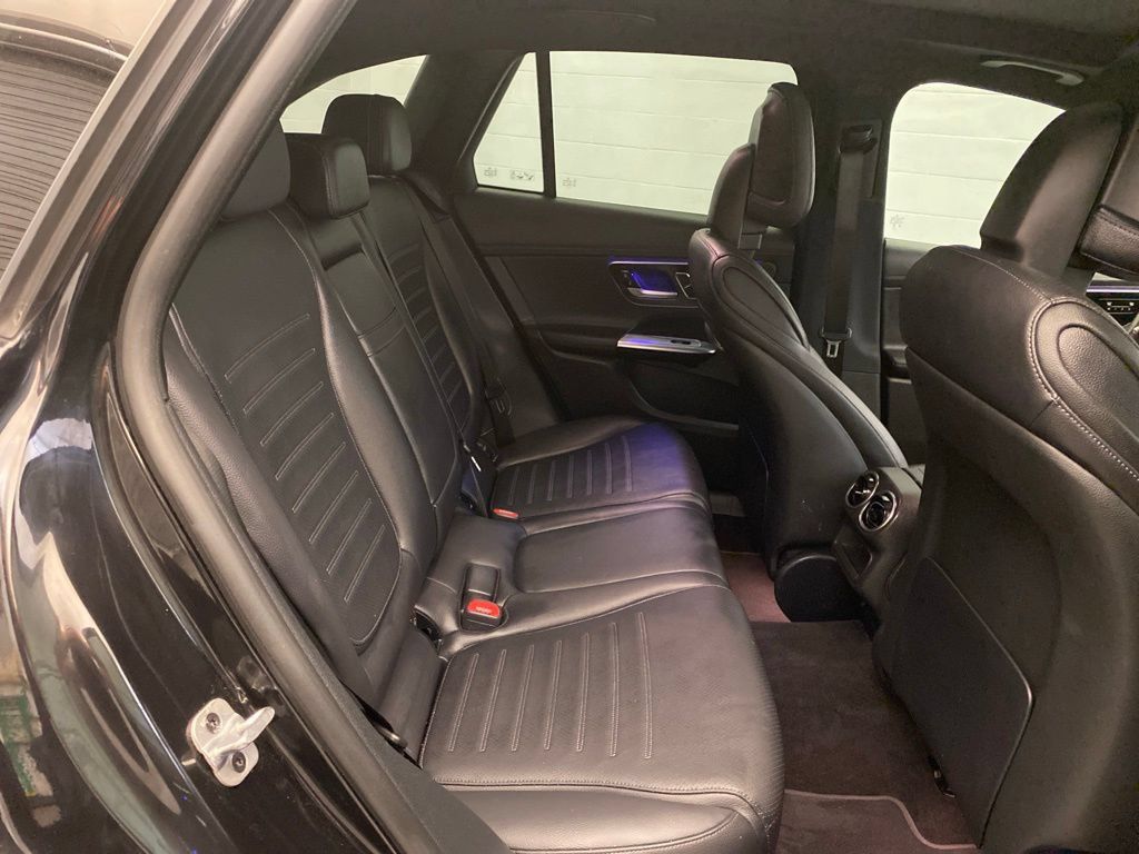 Used 2023 Mercedes-Benz GLC 300 image 13