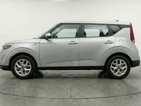 Used 2025 Kia Soul LX w/ LX Technology Package FWD image 5