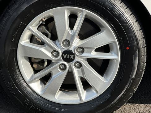 Used 2017 Kia Optima LX image 28