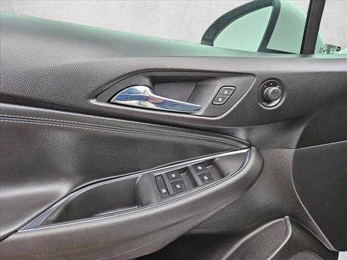 Used 2017 Chevrolet Cruze Premier FWD image 29
