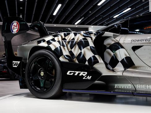 Used 2020 McLaren Senna RWD image 27