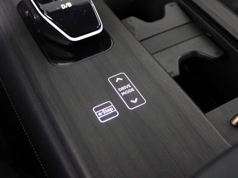 Used 2024 Nissan Ariya FWD image 12