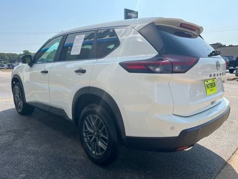Used 2024 Nissan Rogue S FWD image 8
