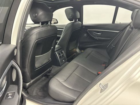 Used 2017 BMW 328d Sedan w/ M Sport Package image 29