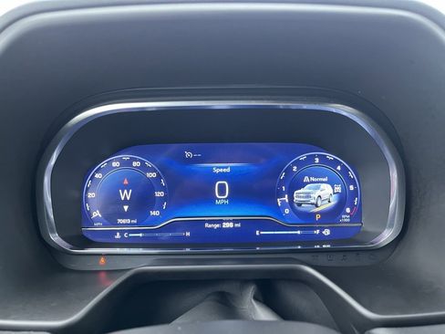 Used 2024 Chevrolet Suburban LT image 16