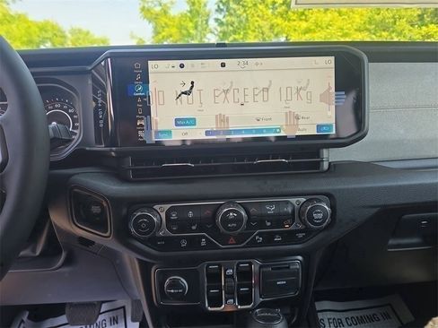 New 2025 Jeep Gladiator Sport image 20