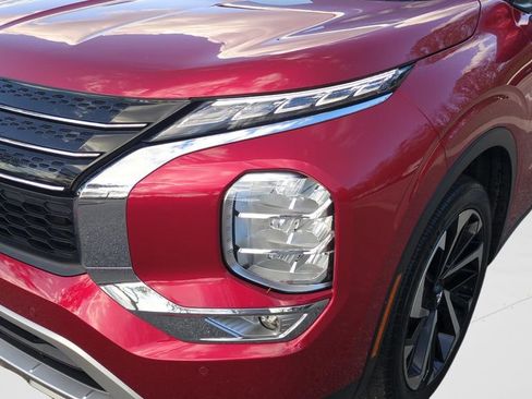 Used 2024 Mitsubishi Outlander SE Black Edition image 9