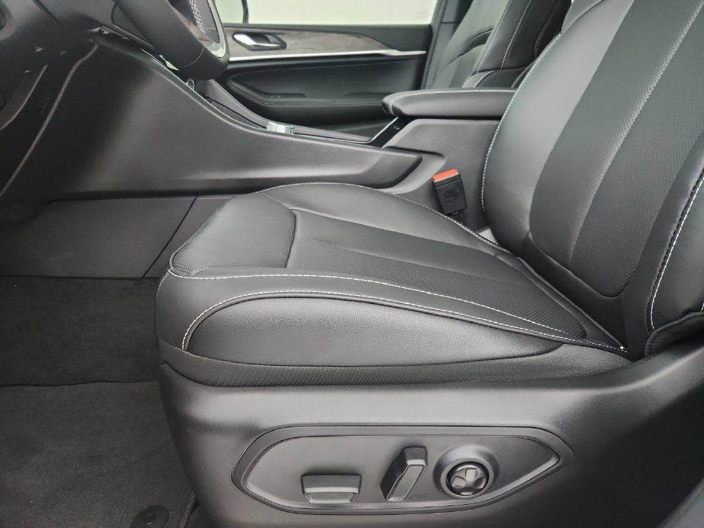 New 2027 Jeep Grand Cherokee Limited AWD/4WD image 20