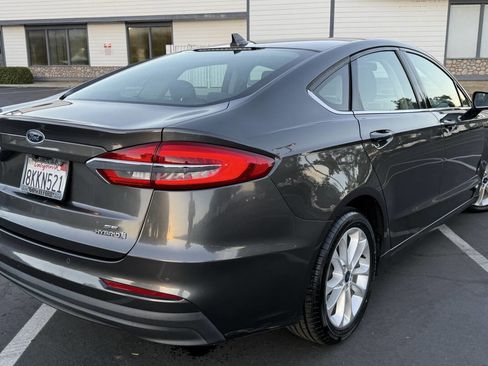 Used 2019 Ford Fusion SE image 9