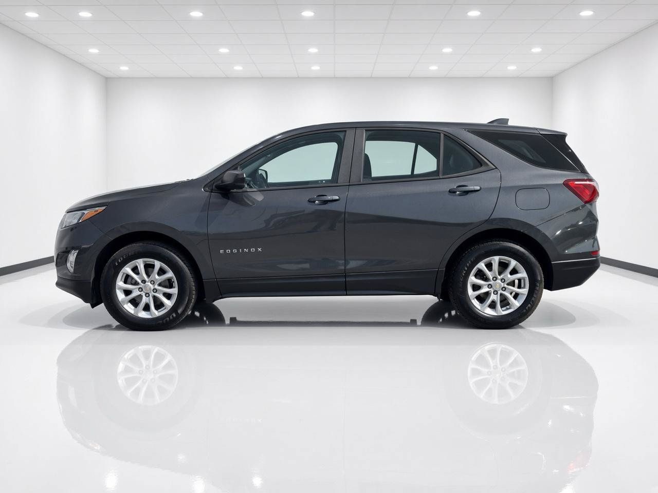 Used 2020 Chevrolet Equinox LS AWD/4WD image 2