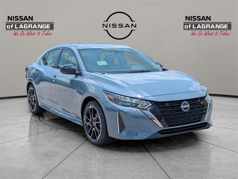New 2025 Nissan Sentra SR image 3