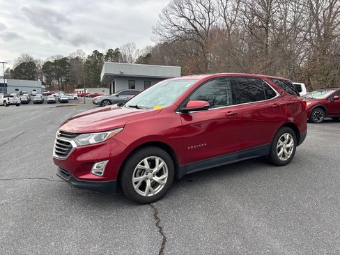 Used 2018 Chevrolet Equinox LT image 2