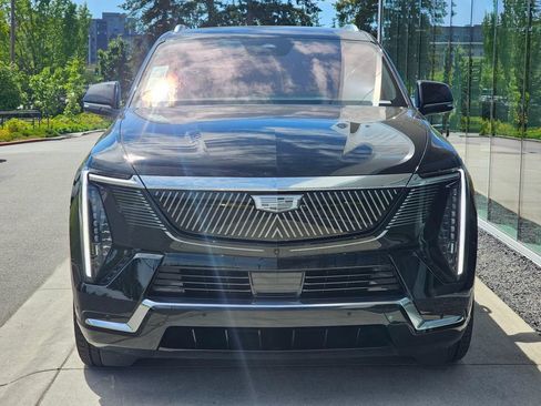 Used 2026 Cadillac Escalade IQL Luxury AWD/4WD image 8
