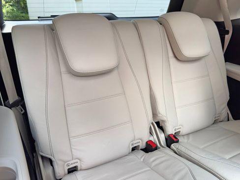 Used 2023 Mercedes-Benz GLS 450 4MATIC image 42