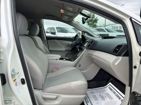 Used 2015 Toyota Venza LE AWD/4WD image 12