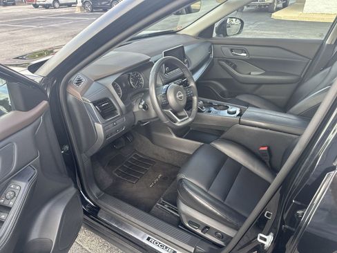 Certified 2022 Nissan Rogue SV w/ SV Premium Package image 11