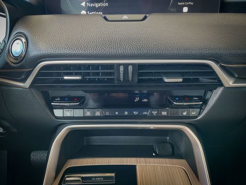 Used 2025 MAZDA CX-70 Plug-In Hybrid w/ Premium Pkg image 7