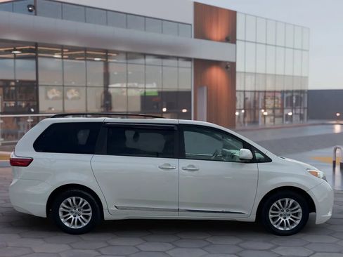 Used 2016 Toyota Sienna XLE image 13