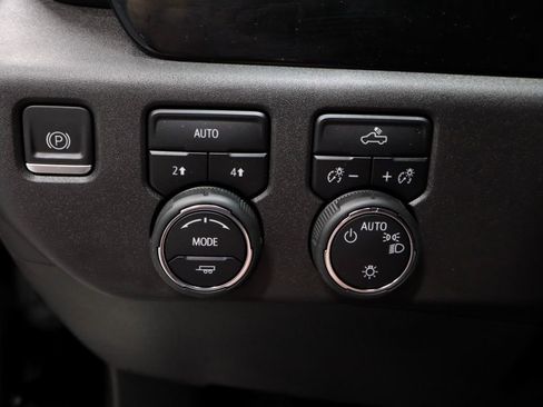 Used 2023 Chevrolet Silverado 1500 LT AWD/4WD image 28