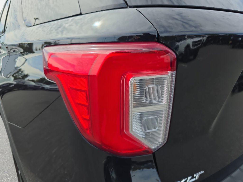 Certified 2023 Ford Explorer XLT w/ Equipment Group 202A AWD/4WD image 30