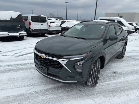 New 2026 Chevrolet Trax LT w/ Sunroof Package image 4