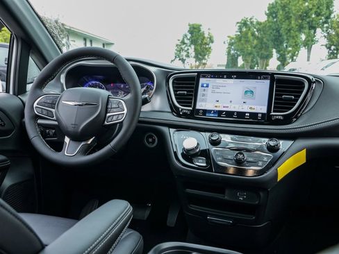 New 2026 Chrysler Pacifica Select image 21