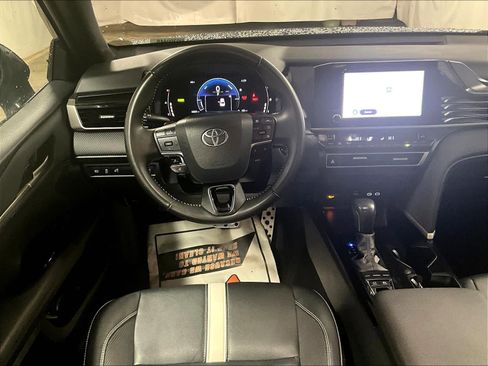 Used 2025 Toyota Camry SE image 17