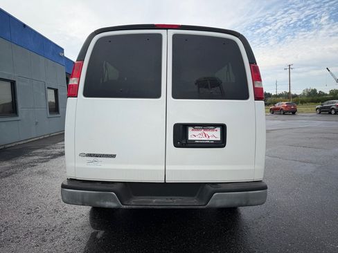 Used 2018 Chevrolet Express 3500 LT w/ LT Preferred Equipment Group RWD image 3