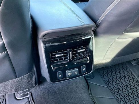 Used 2022 Toyota Avalon Touring image 30