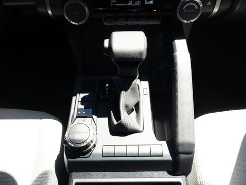 Used 2025 Toyota 4Runner SR5 AWD/4WD image 5