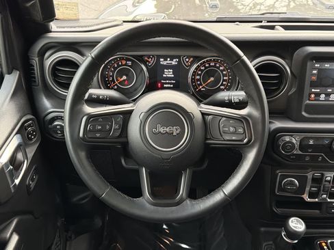 Used 2022 Jeep Gladiator Sport image 11