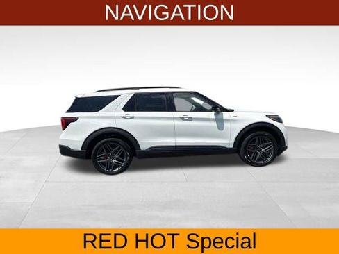 Used 2025 Ford Explorer ST-Line w/ ST-Line Street Pack AWD/4WD image 8