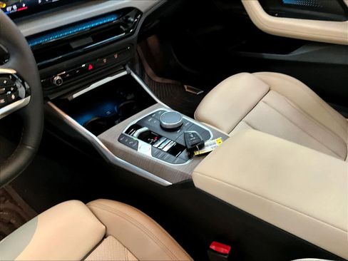 Used 2025 BMW 230i Coupe w/ Premium Package image 18