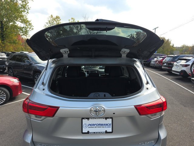 Used 2019 Toyota Highlander XLE AWD/4WD image 39