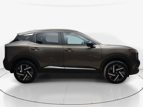 Used 2026 Nissan Kicks SV w/ SV Premium Package FWD image 5
