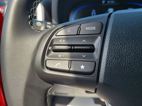 Used 2025 Hyundai Venue Limited FWD image 23