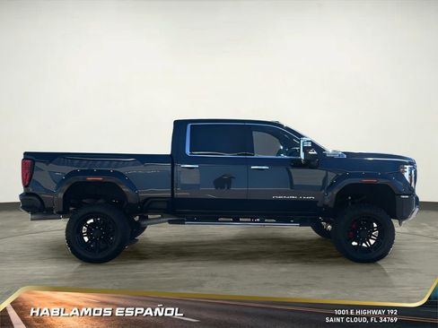 Used 2024 GMC Sierra 2500 Denali w/ Denali Reserve Package image 8