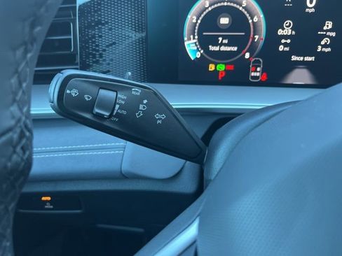New 2026 Volkswagen Tiguan SE R-Line AWD/4WD image 11