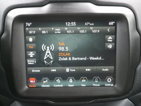 Used 2022 Jeep Renegade Trailhawk w/ Trailer Tow Group image 16