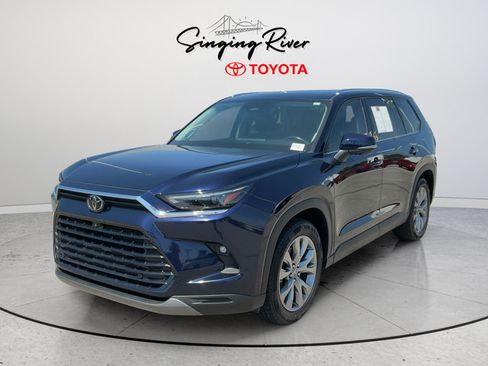 Used 2024 Toyota Grand Highlander FWD image 3