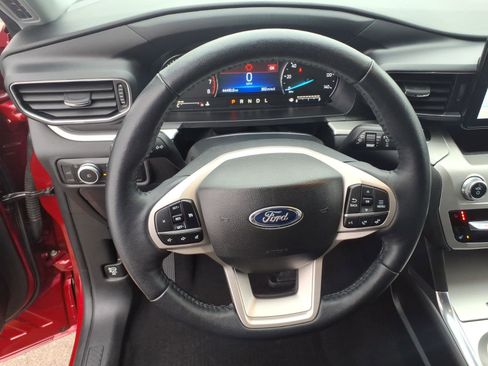 Certified 2022 Ford Explorer XLT w/ Equipment Group 202A image 15