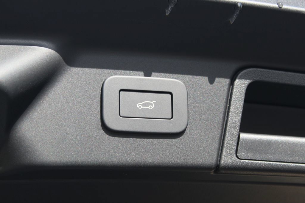 New 2026 Land Rover Range Rover Velar S AWD/4WD image 13