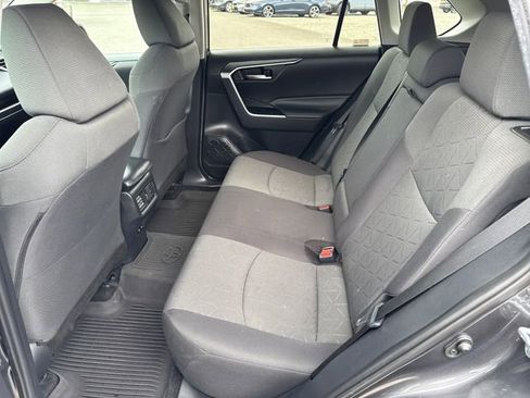 Used 2021 Toyota RAV4 XLE AWD/4WD image 14